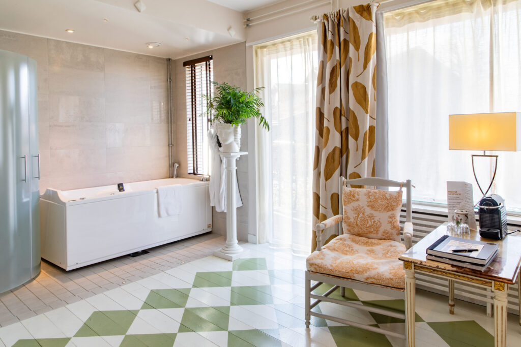 Von Linné, Bomans Hotell
