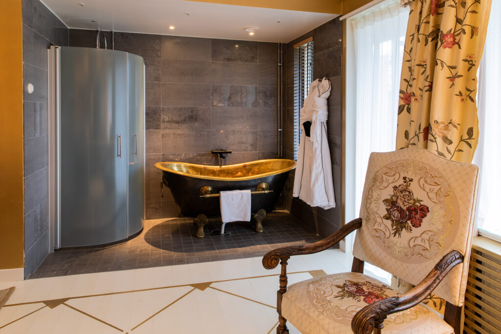 Stucco, Bomans Hotel, hotel suite, piccolo palazzo, gold mirrors, brass bathtubs