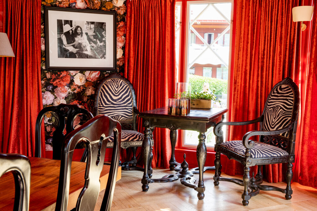 Red room, photo art, animal print, Bomans Hotel