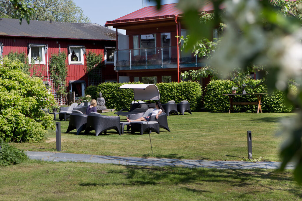 Bomans trädgård, utemöbler, Bomans hotell