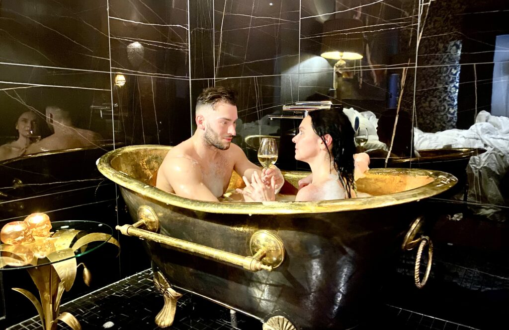 Bathtub, brass bathtub, hotel suite, Boman's hotel