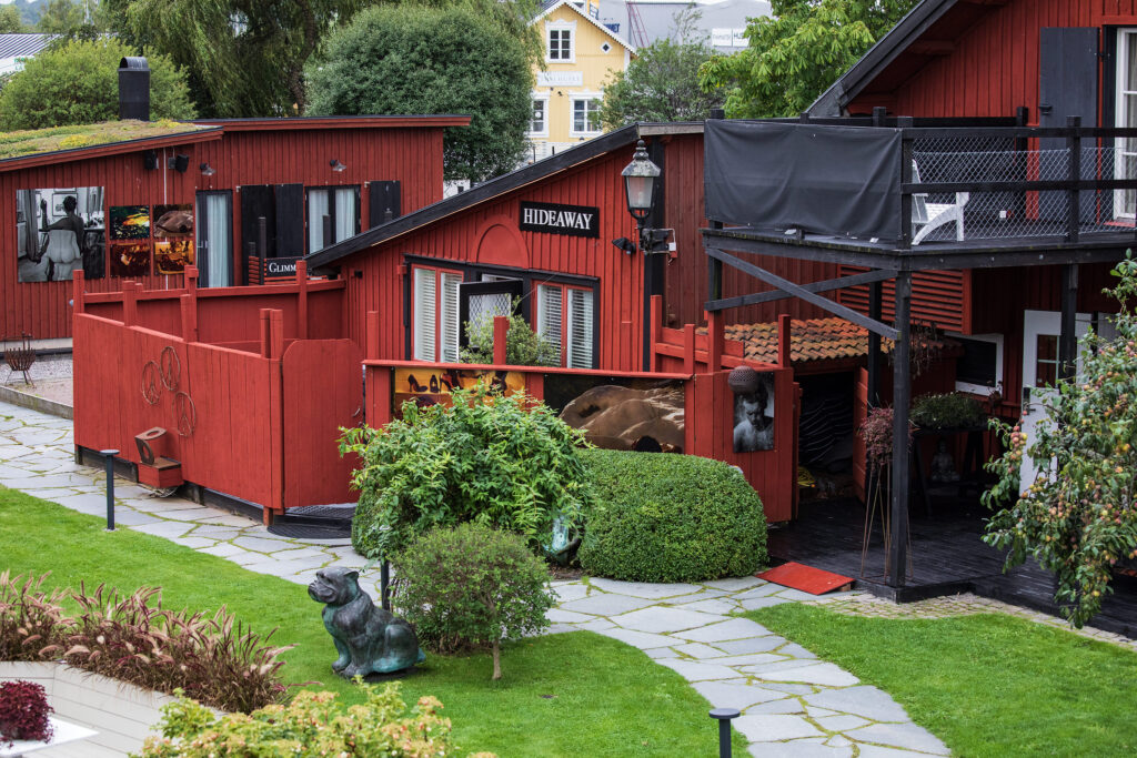 Bomans Hotell, vacker trädgård, Bomans trädgård, trädgårdsskulptur