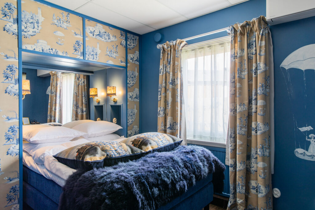Blue is cool, Room 1 at Bomans Hotel