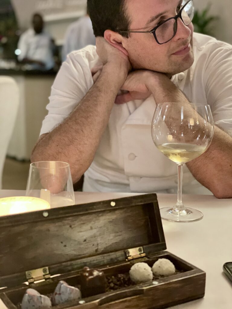 Fa bio Daniel, Rust en vrede, Bomans Hotell